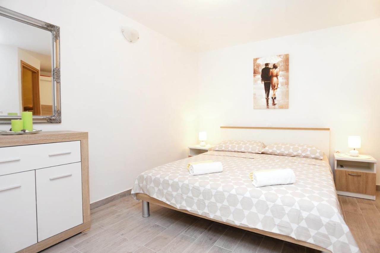 Apartments By The Sea Kastel Kambelovac, Kastela - 8679 Luaran gambar