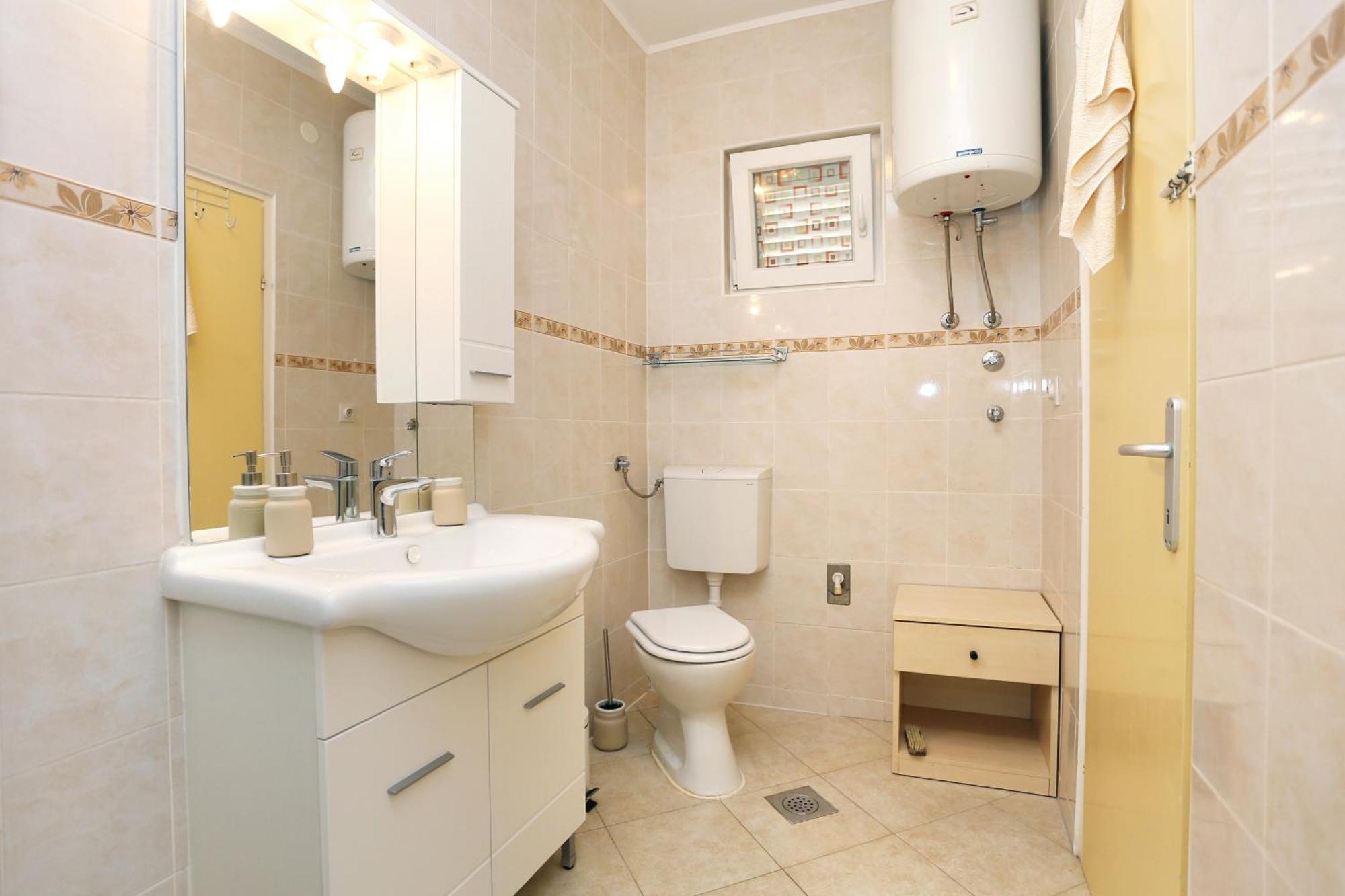 Apartments By The Sea Kastel Kambelovac, Kastela - 8679 Bilik gambar
