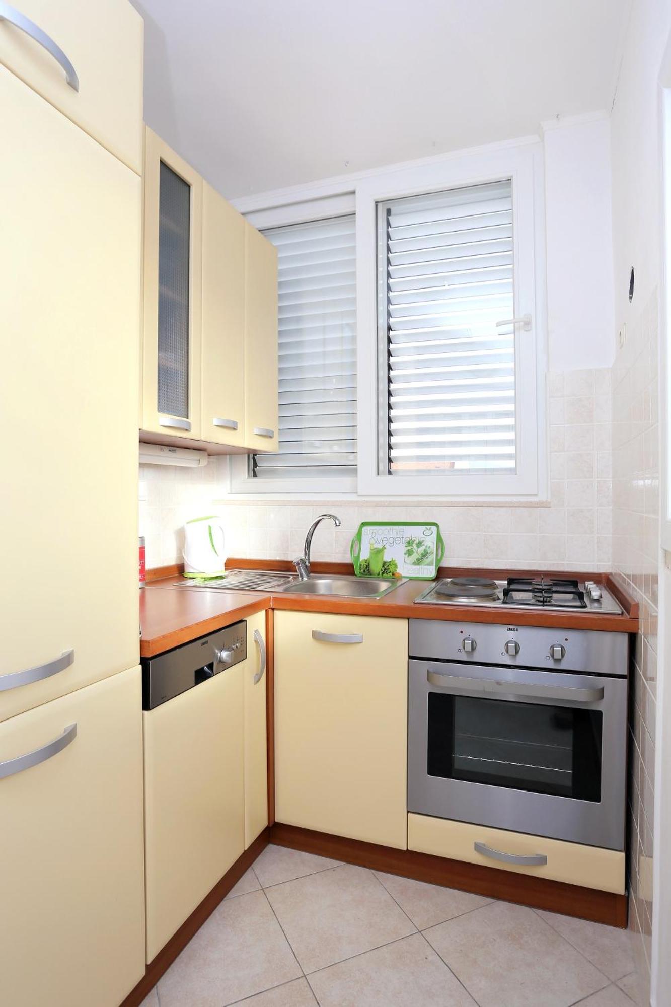 Apartments By The Sea Kastel Kambelovac, Kastela - 8679 Bilik gambar