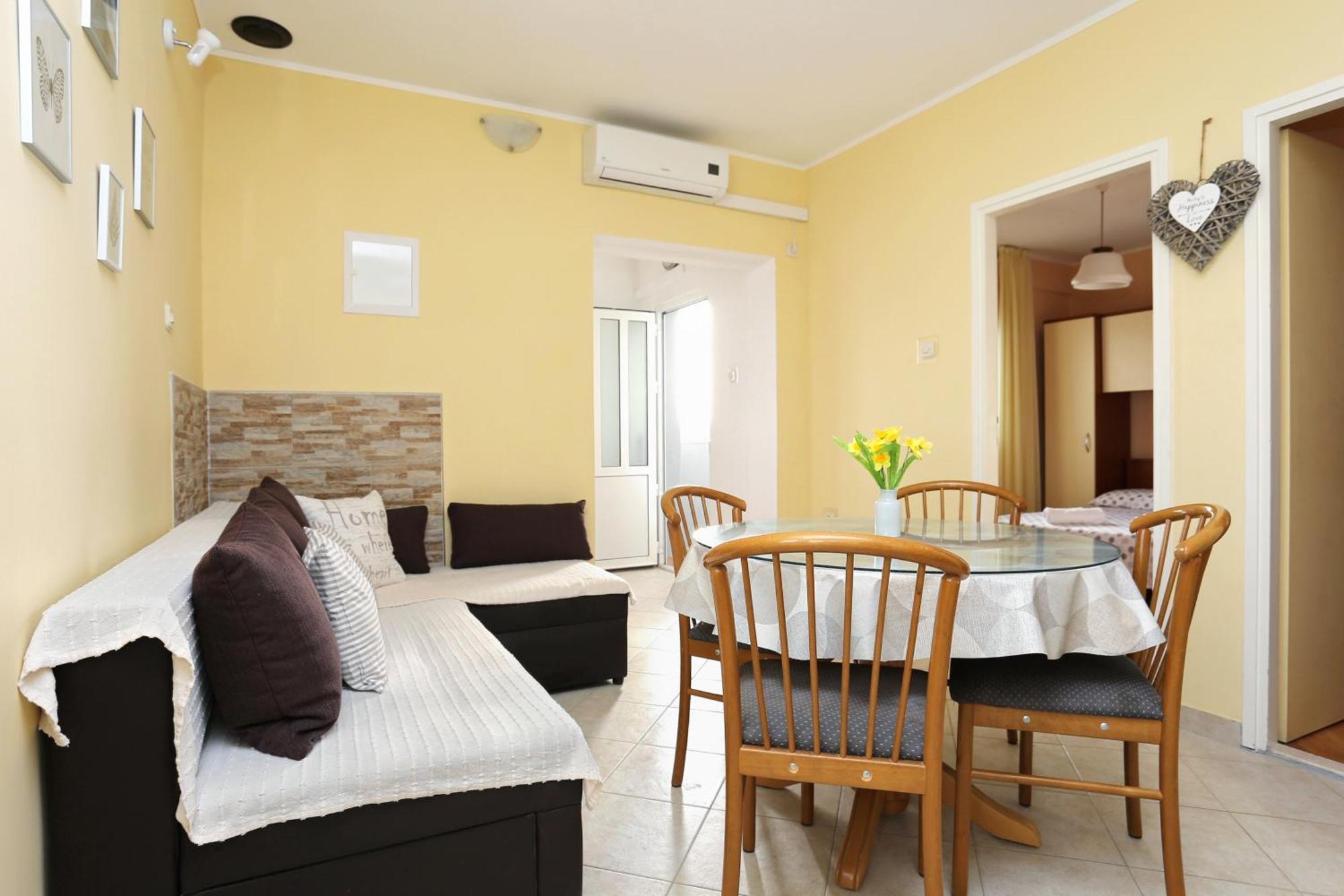 Apartments By The Sea Kastel Kambelovac, Kastela - 8679 Bilik gambar