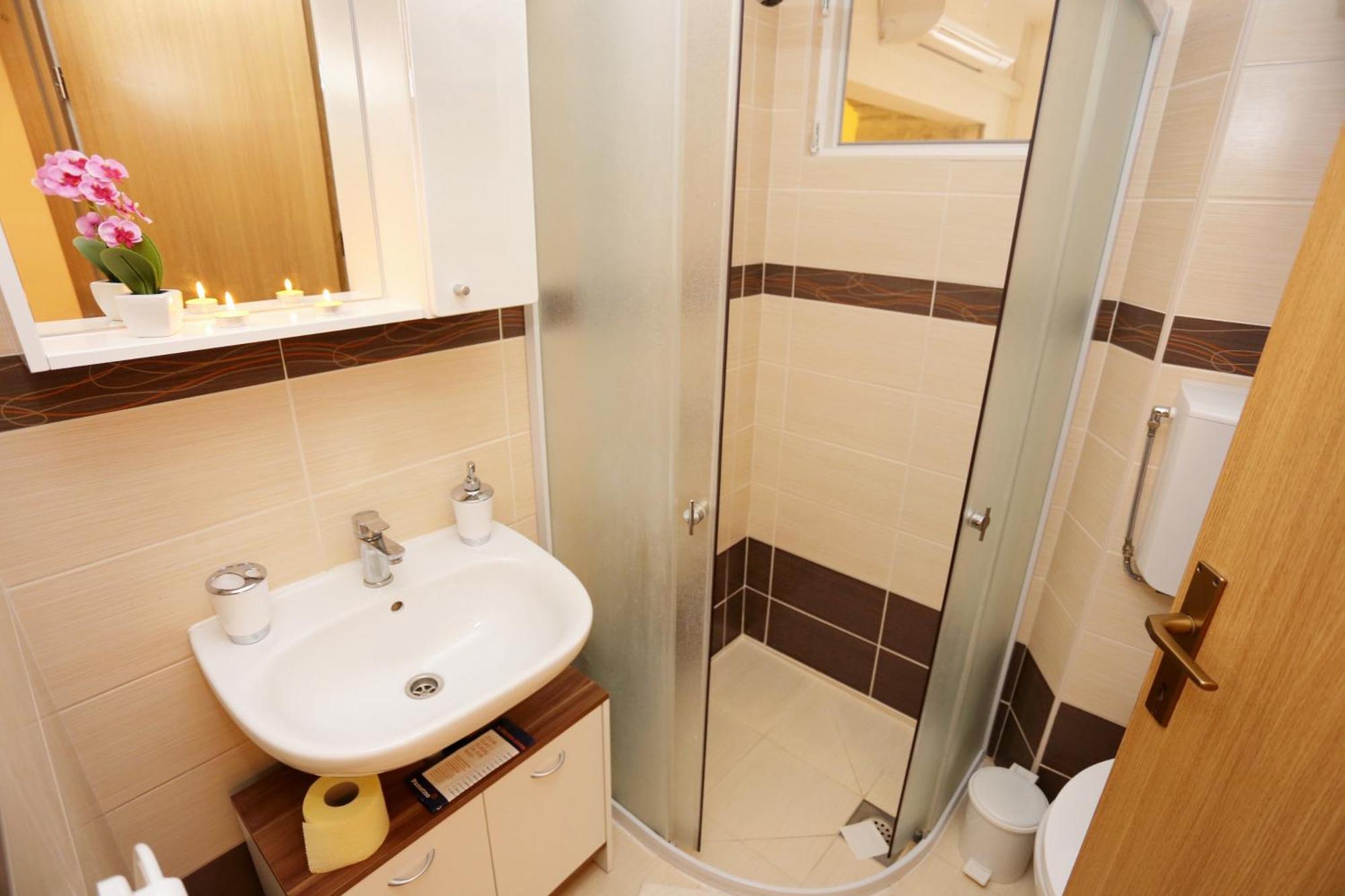 Apartments By The Sea Kastel Kambelovac, Kastela - 8679 Bilik gambar